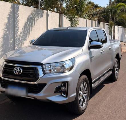 TOYOTA HILUX 2.8 SR 4X4 CD 16V DIESEL 4P AUTOMÁTICO TOYOTA HILUX 2.8 SR 4X4 CD 16V DIESEL 4P AUTOMÁTICO